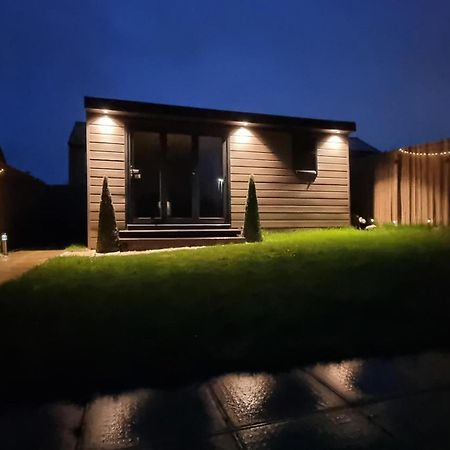 T-I-G-H The Coziest Place Wifi & Netflix Near Roundhay Villa Leeds  Exterior photo